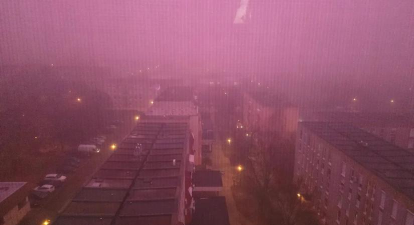 A hideg futkosott a helyiek hátán: sokkoló égi jelenséget fotózott egy pécsi anyuka