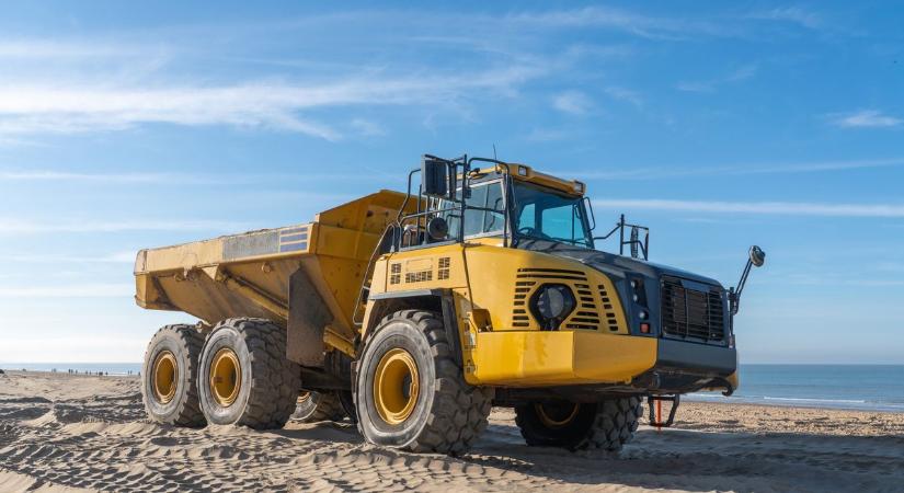 Nem játék: igazi dömper áll munkába a balatoni városban, 19 milliót adnak érte