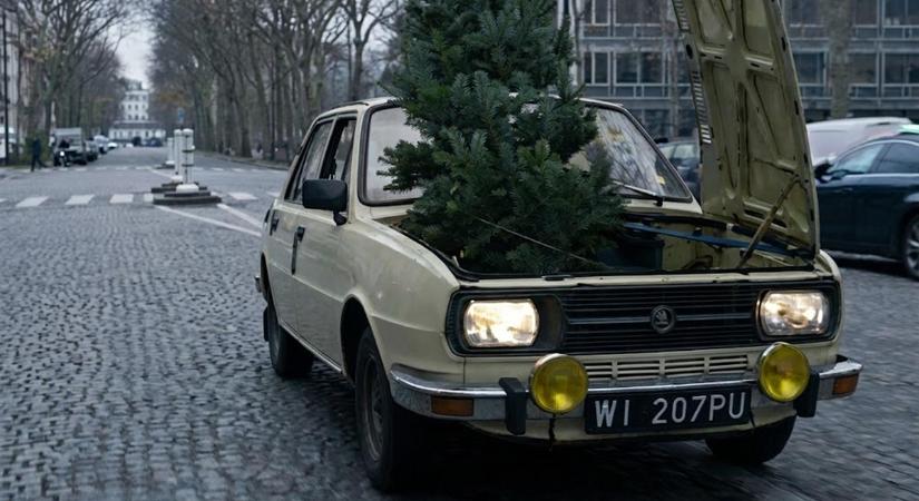 Így is lehet karácsonyfát szállítani – farmotoros Škodával