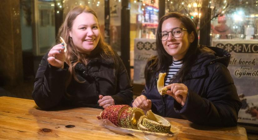 Málnás-pisztáciás kürtöskalács és zalai dödölle - ilyen a győri adventi vásár