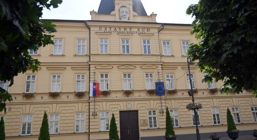 Az Alkotmánybíróság felfüggesztette a Bejelentővédelmi Hivatalról szóló törvényt