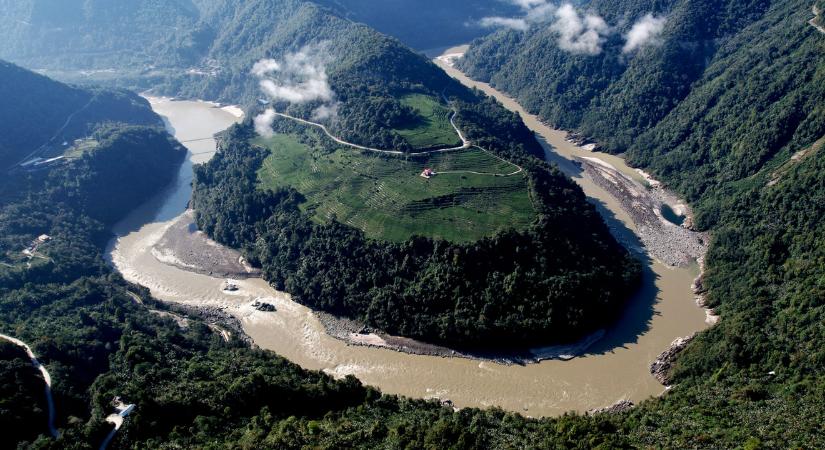 Kína alagutakat vág a Himalájában, hogy olyasmit építsen, amit még nem látott a világ