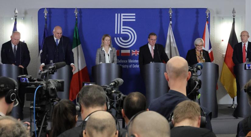 Varsó gyalogsági aknákkal fogja védeni Oroszországgal és Fehéroroszországgal közös határát