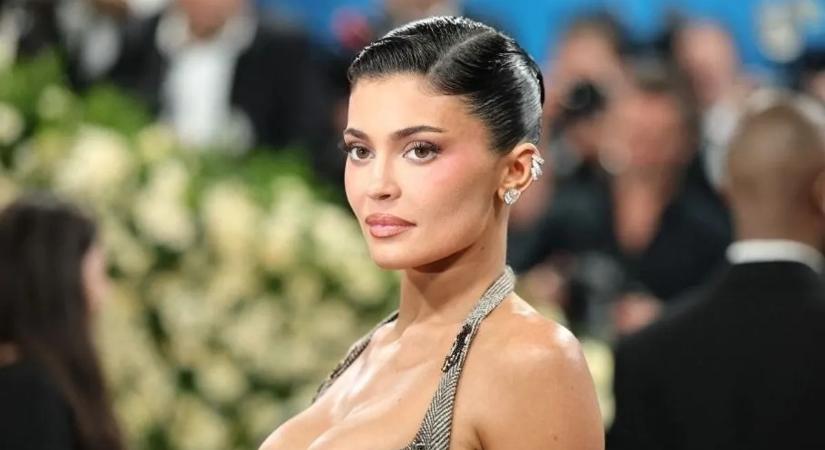 Kylie Jenner szexi képére hamar érkezett a döbbenetes válasz Kim Kardashiantól