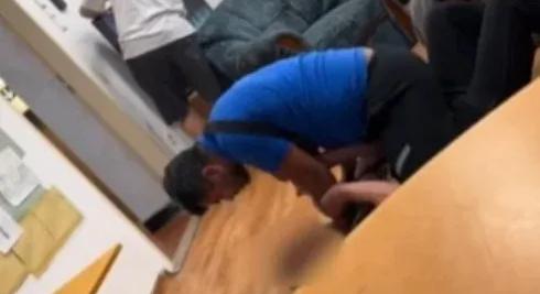 Földön fekvő gyerek fojtogatásáról posztolt videót Molnár Áron