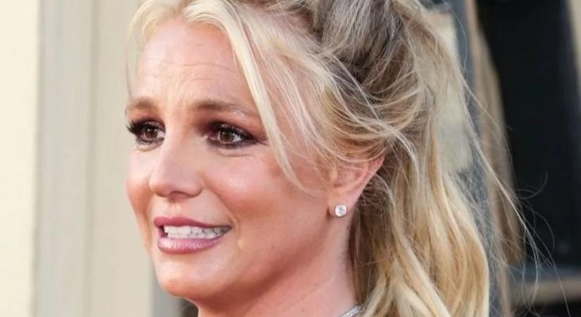 Gyermeket vár, vagy esküvőre készül? – Meglepő képek kerültek elő Britney Spearsről