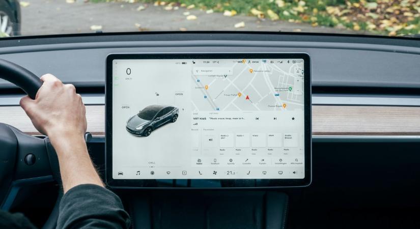 Január közepétől Magyarországon is fizetőssé válik egy sor extra, csak ezekben a Tesla modellekben maradnak ingyenesek a funkciók