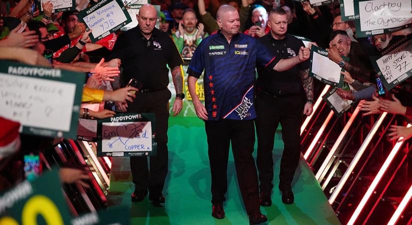 Raymond van Barneveld rekordünneplő bevonulása