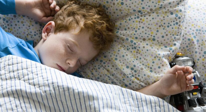 Mennyi alvásra van szüksége a gyerekeknek a különböző életkorokban?