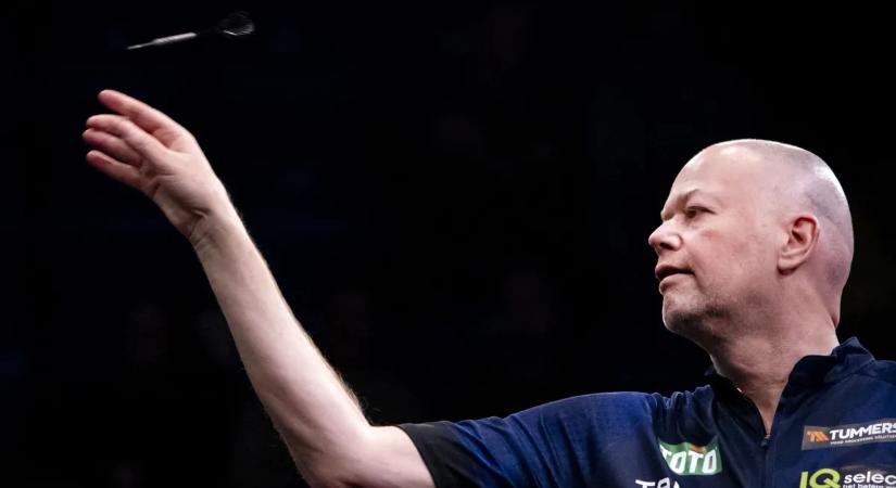 A szurkolók visszavonultatnák: botrányos meccsen esett ki az ötszörös darts-világbajnok