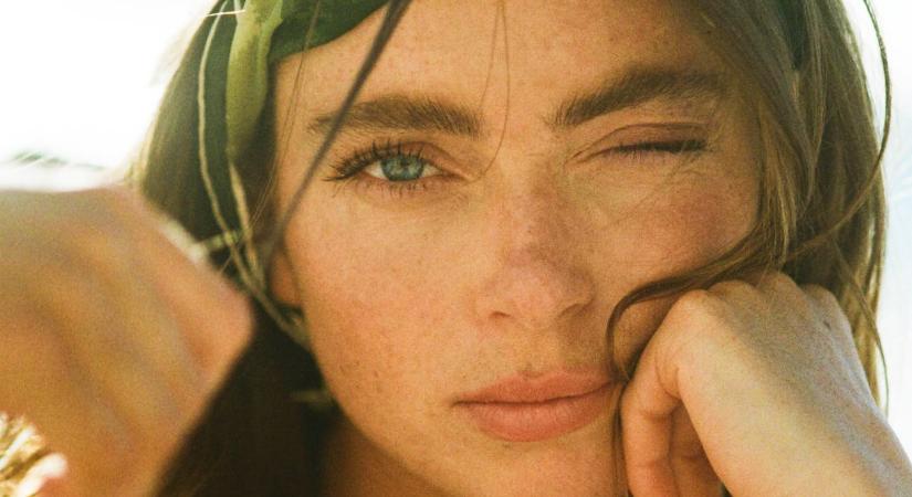 Modell és fotós a nap csaja