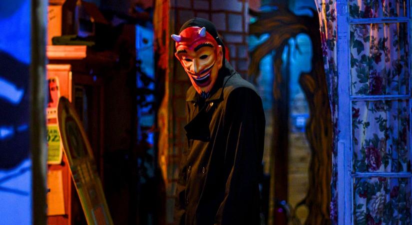 Már holnap az HBO Maxon: Ezt a horrorvígjátékot a Stranger Things sztárjával nem láthattad a mozikban