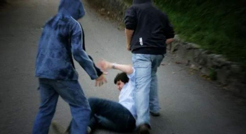 Egy baseballsapka miatt fenyegettek meg egy kiskorút