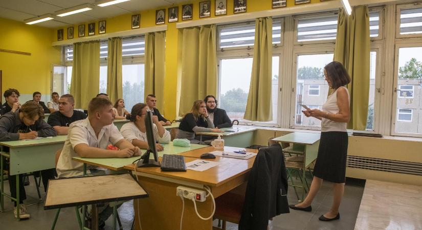 Karácsonyi jutalmat kaphatnak a tanárok, csakhogy a pulykapénz nem tűnik egységesnek