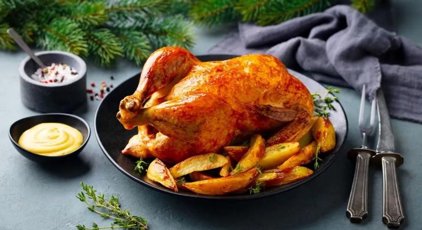 Ettől a titkos trükktől lesz igazán porhanyós az egyben sült csirke
