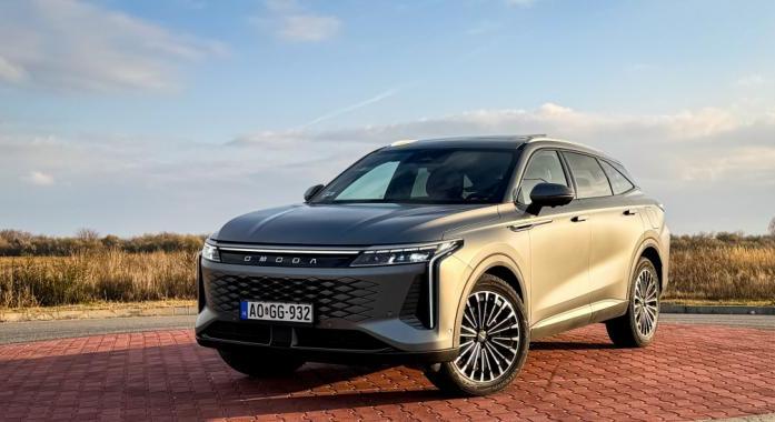 Luxus Elérhető Áron: Omoda 9 SHS Teszt