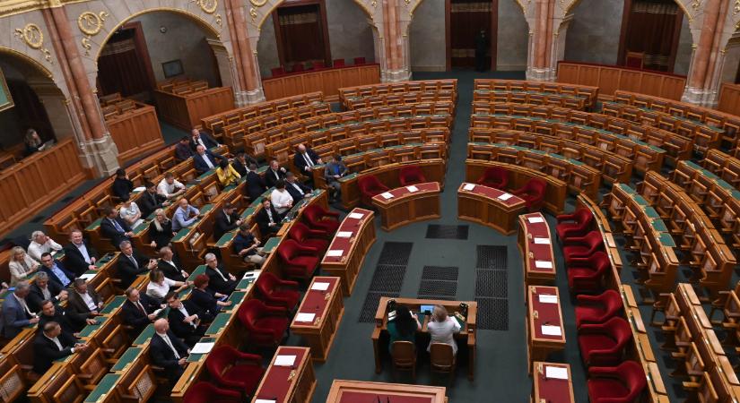 Szőlő utca a parlamentben – A kormánypártiak bojkottálták a parlamenti vitát