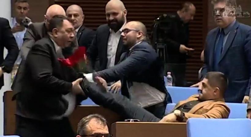 Verekedés tört ki a bolgár parlamentben a költségvetési vita során (VIDEÓ)