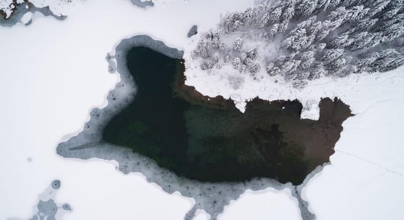 Két férfi holttestére bukkantak egy tóban, egyikük egy háromgyermekes apa
