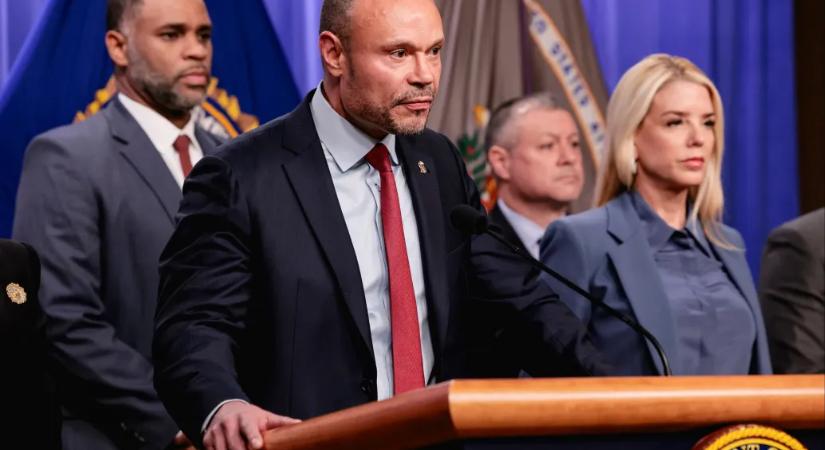 Január 1-jén távozik posztjáról az FBI igazgatóhelyettese, korábbi jobboldali podcaster