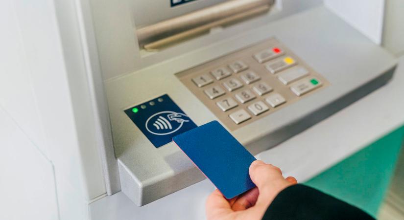 Rendkívüli figyelmeztetést adott ki a hazai bankóriás, minden lakossági ügyfelet érint, totális megbénulástól tartanak