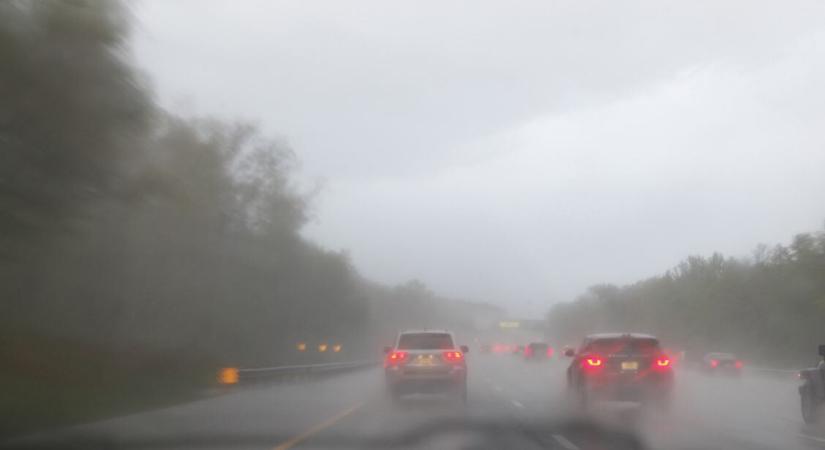 Marad a köd, öt vármegyére elsőfokú figyelmeztetést is kiadtak