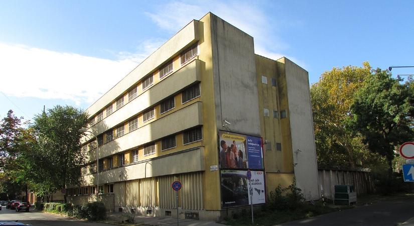 Újabb lemondás a Szőlő utcai javítóintézet ügyében, határozatképtelen lett a rendkívüli parlamenti ülés