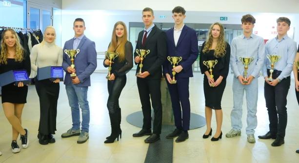 DSTV: évet zárt a DKSE is