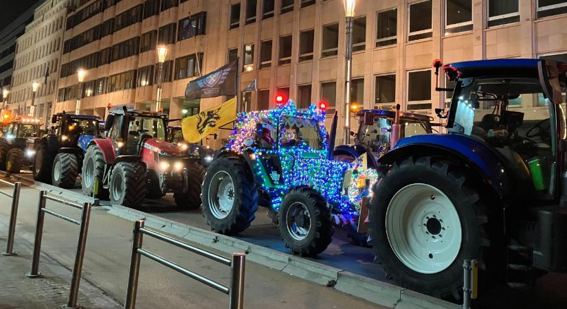 Petárdák, olajos hordók – Spontán gazdatüntetés az EU-csúcs helyszínén