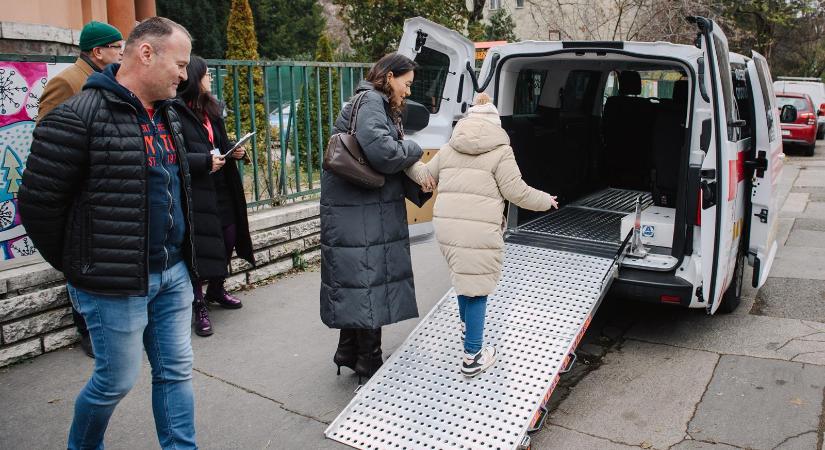 Bátorbusszal kerekesszék helyett
