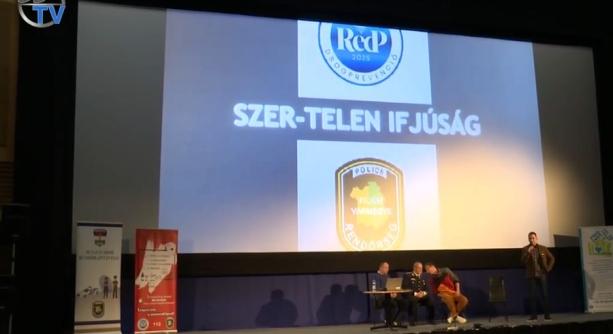 DSTV: együtt a szertelenségért