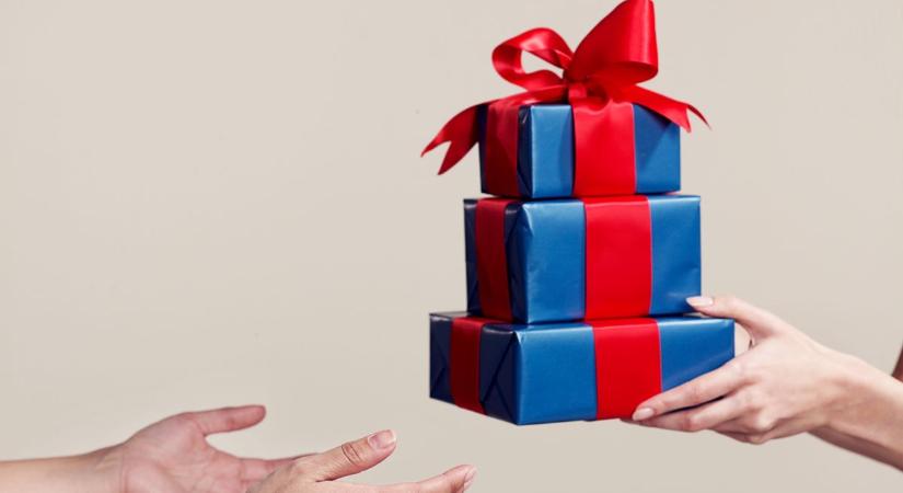 Óriási segítség érkezett az ünnepek előtt Dorogra a rászoruló családoknak