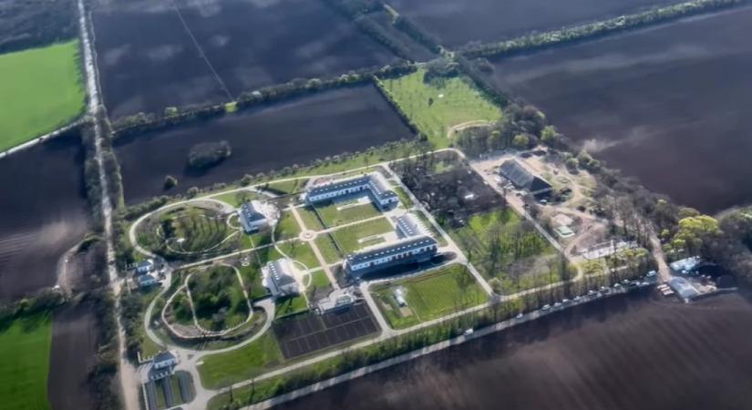 Leginkább egy Agatha Christie-krimi helyszínére hasonlít az, amit Orbánék eredetileg Hatvanpusztára terveztek