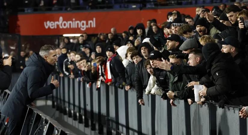 Van Persie kiállt a dühös szurkolók elé, kíméletlenül megalázták – videó