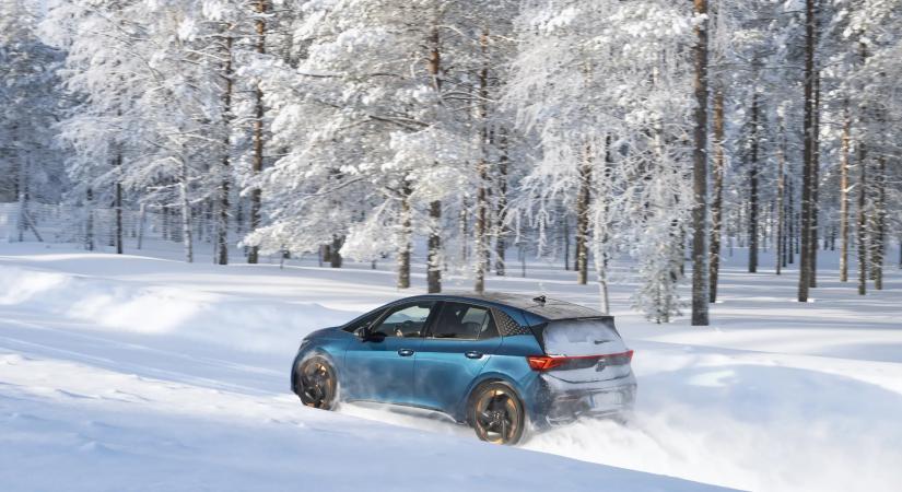 Újabb villanyautókról derült ki, hogy mennyire bírják a hideget! Íme a valós hatótávjuk!