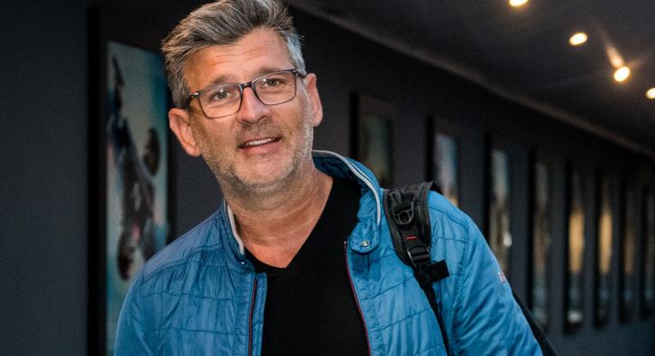 Kárász Róbert kislánya különleges nevet kapott: Egészen elképesztő élmény 56 évesen újra átélni az apai örömöket