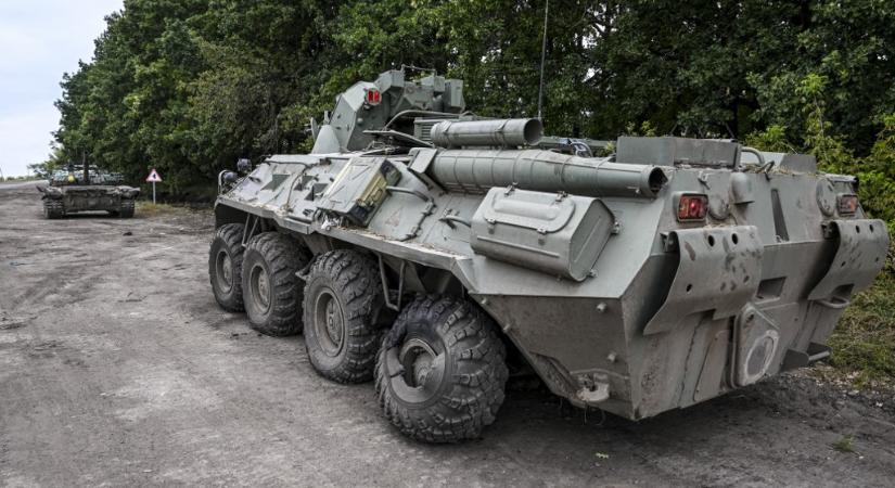 Feljelentést tesz Hadházy, miután kiderítette, mennyiért adott el 66 harci járművet a kormány Szerbiának