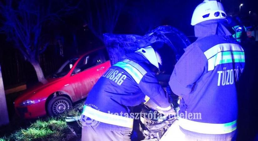 Fotó érkezett a zalai balesetről - árokban a szép Alfa Romeo