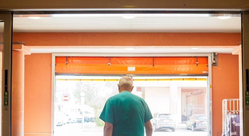 Halálra gázoltak egy ápolónőt a kórház sürgősségi bejárata előtt