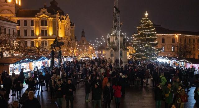 Fűtött betonpadokkal gazdagodik a pécsi adventi vásár