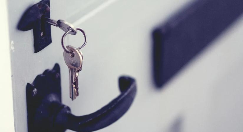 Eldőlt a nagy kérdés: bent hagyjuk a kulcsot a zárban éjszakára vagy ne?