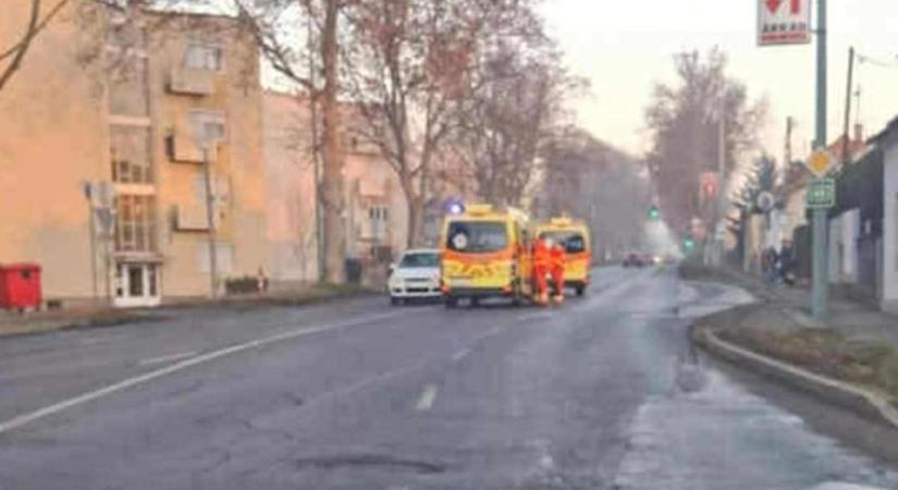 Mi történhetett? Mentők a Komlói úton