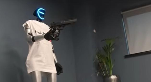 Ilyen, amikor emberekre lövöldöznek a humanoid robotok