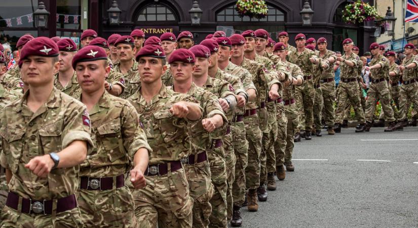 A brit családoknak fel kell készülniük arra, hogy gyermekeiket háborúba küldjék Oroszország ellen – jelentette ki a vezérkari főnök