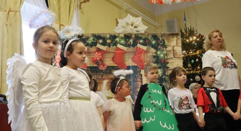 Az idősotthonban sem magányos az ünnep, szeretetben, meghitt hangulatban karácsonyoztnak