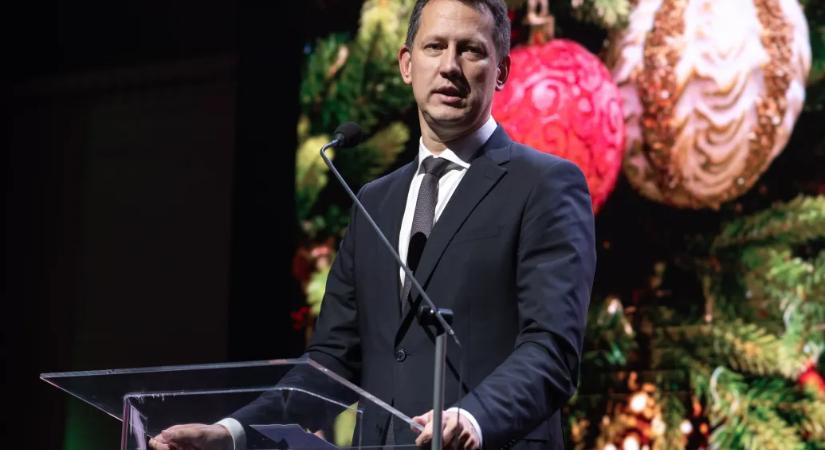 Fülöp Attila reagált a földön fekvő gyerek fojtogatásáról készült videóra