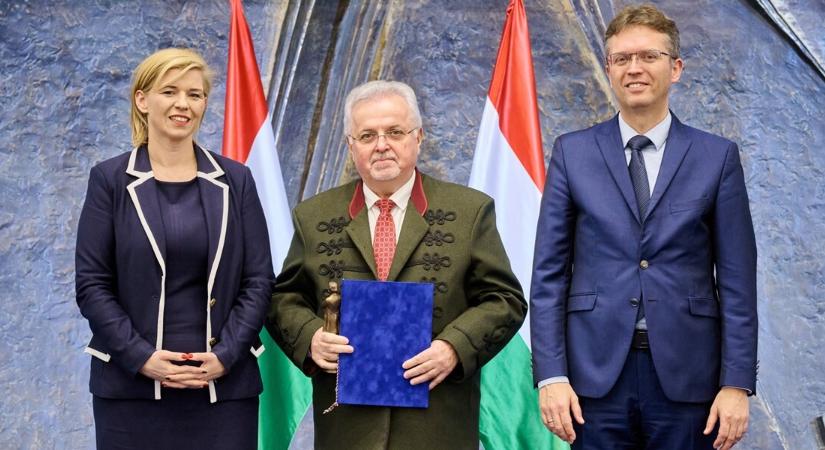 Negyven évnyi munka gyümölcse: rangos állami kitüntetést kapott a magyar professzor, akit generációk imádnak