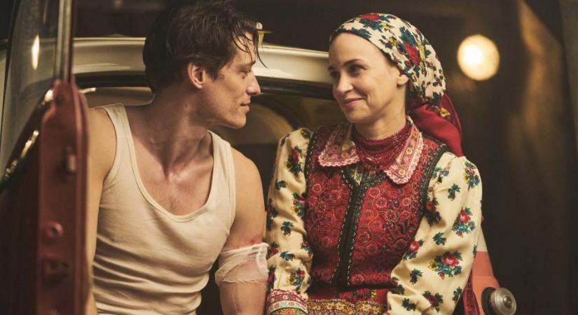 Néptáncba csomagolt érdekházasság – itt az előzetes Káel Csaba filmjéhez