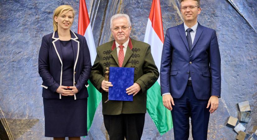 Eötvös József-díjjal tüntették ki a Széchenyi István Egyetem professzorát