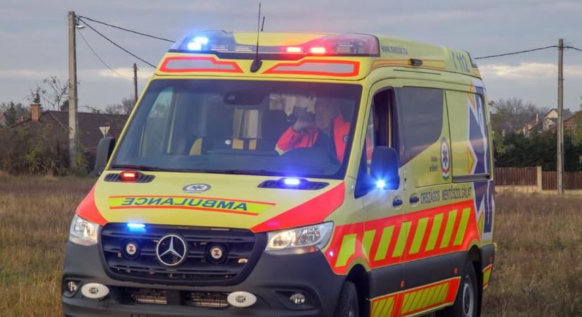 Új mottó – mentőautókra került az év legszebb mondata